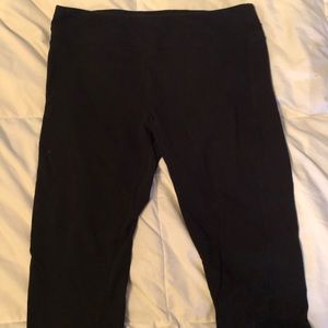 Cropped black leggings